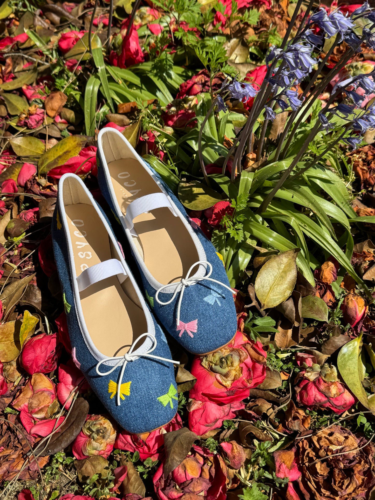 TRAMA – Ballerina in Jeans con Fiocchi Cuciti a Mano