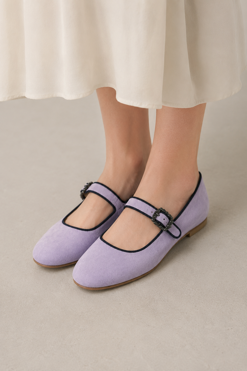 Ballerina in camoscio con fibbia gioiello – Pezzo Unico