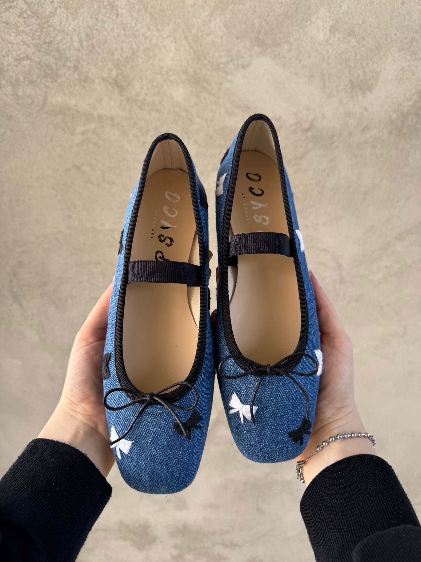 TRAMA – Ballerina in Jeans con Fiocchi Cuciti a Mano